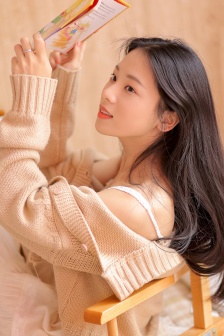 美女的胸被男生揉抓的动态图